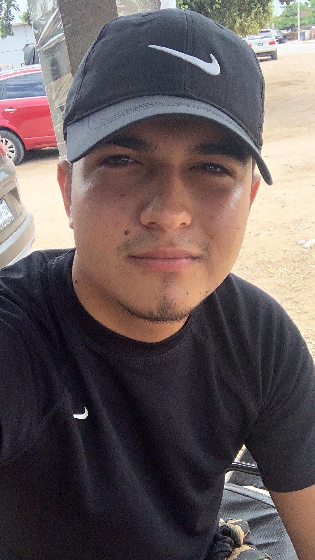 <em>Juan Luis </em>G.